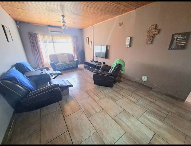 3 BEDROOM HOUSE FOR SALE IN DUNCANVILLE